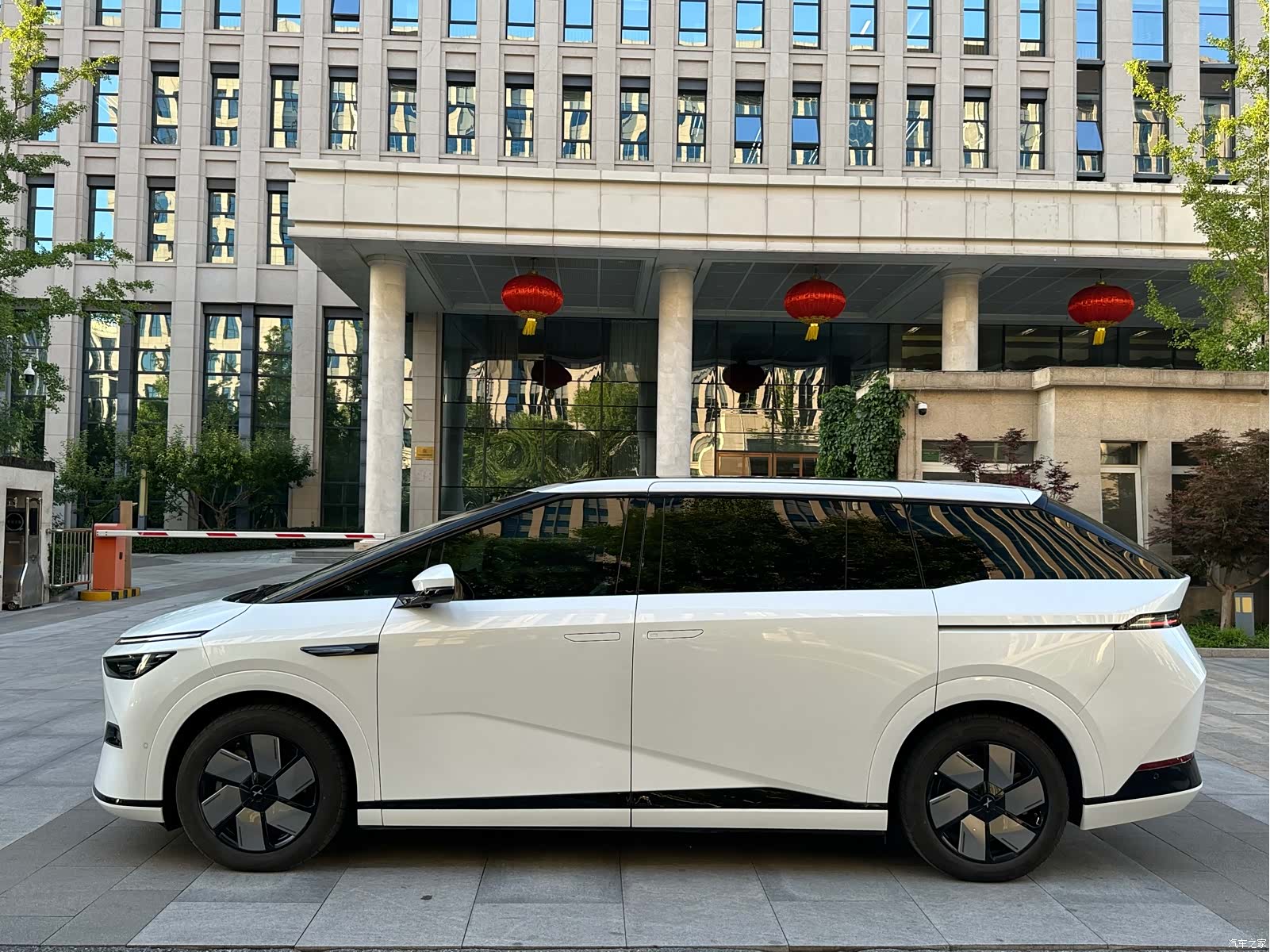 Xpeng X9, 2024 6