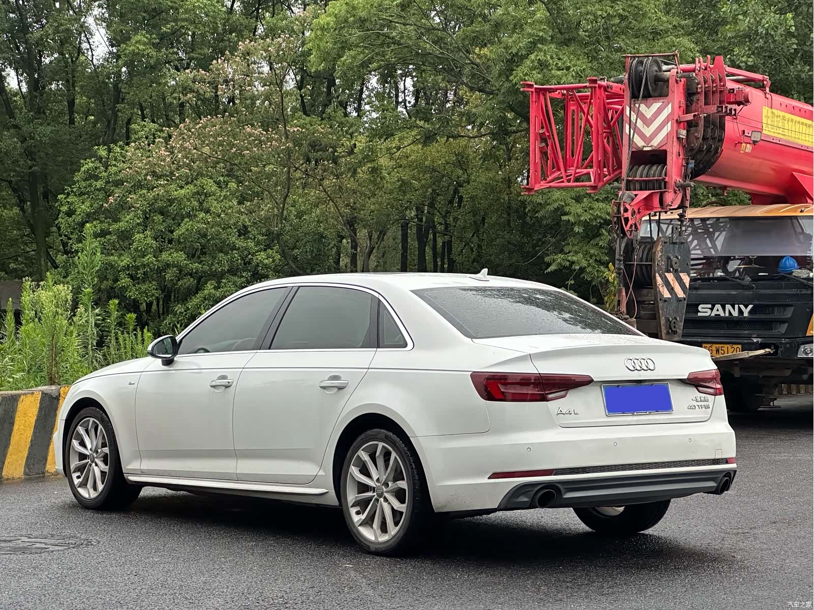 Audi A4L, 2018 все фото