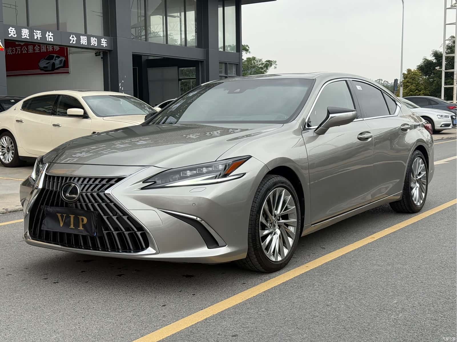 Lexus ES