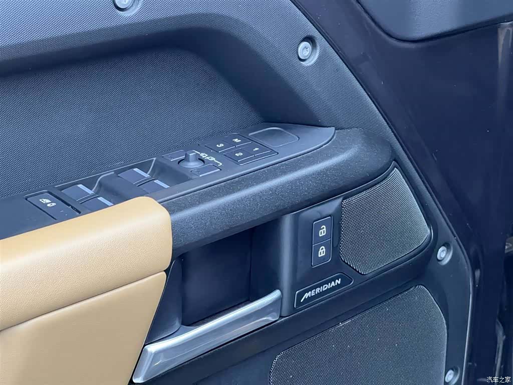 Land Rover Defender, 2025 33