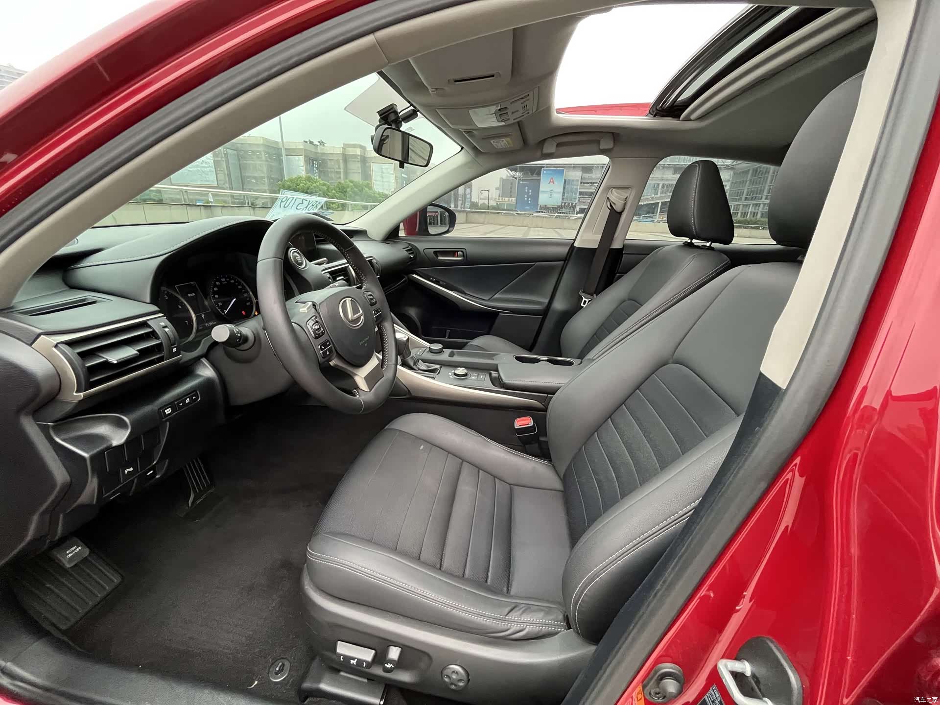 Lexus IS, 2018 все фото