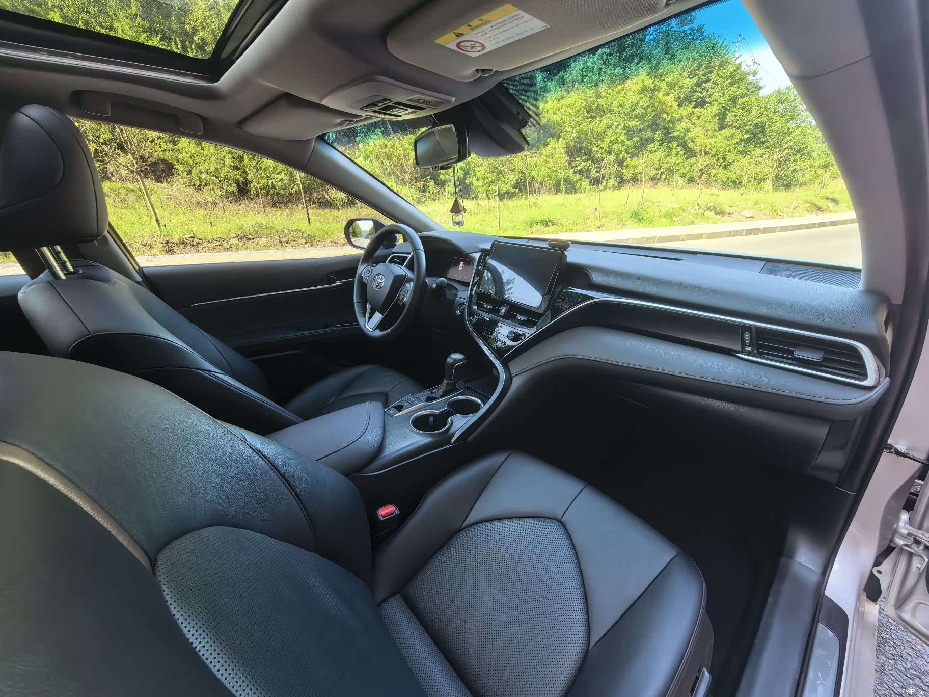 Toyota Camry, 2023 11