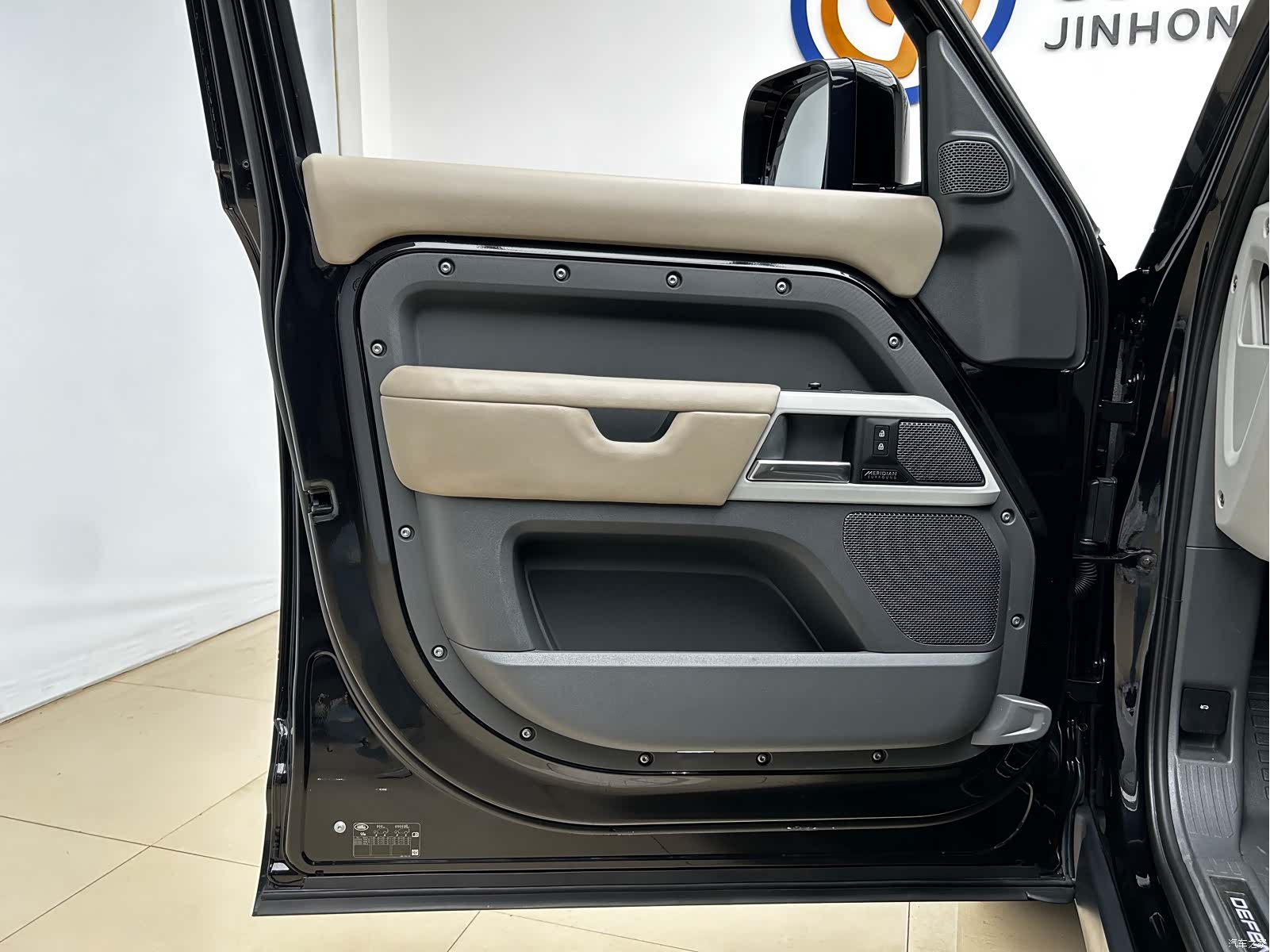 Land Rover Defender, 2021 4