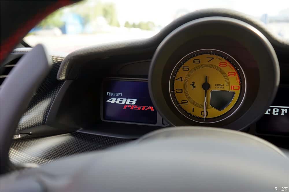 Ferrari 488, 2019 4