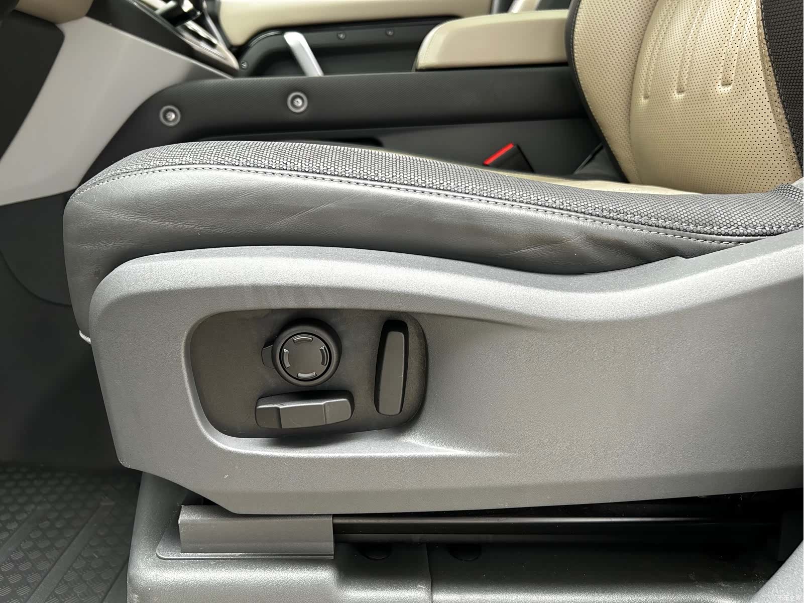 Land Rover Defender, 2021 7
