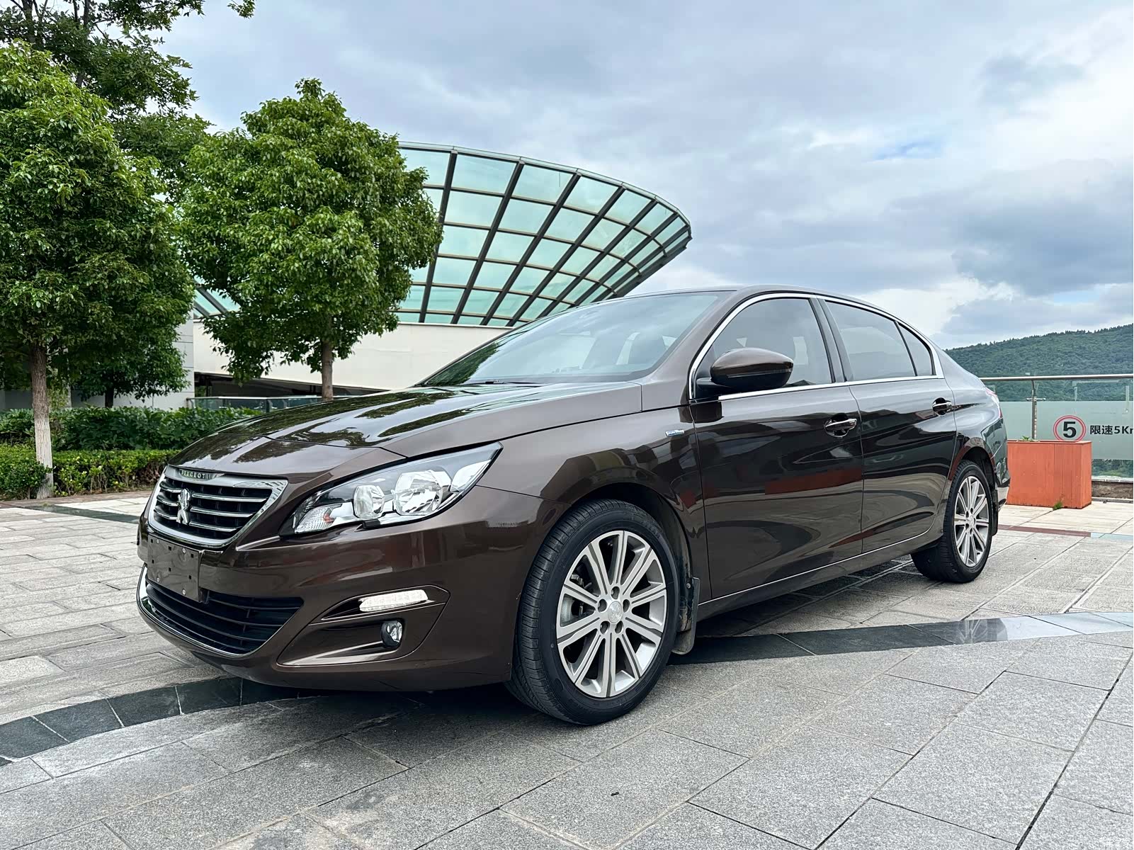 Peugeot 408