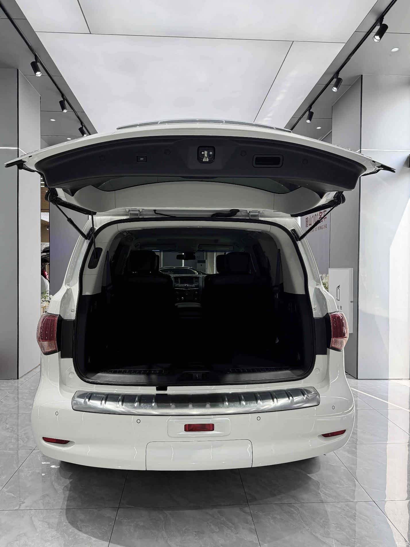 Infiniti QX80, 2019 20