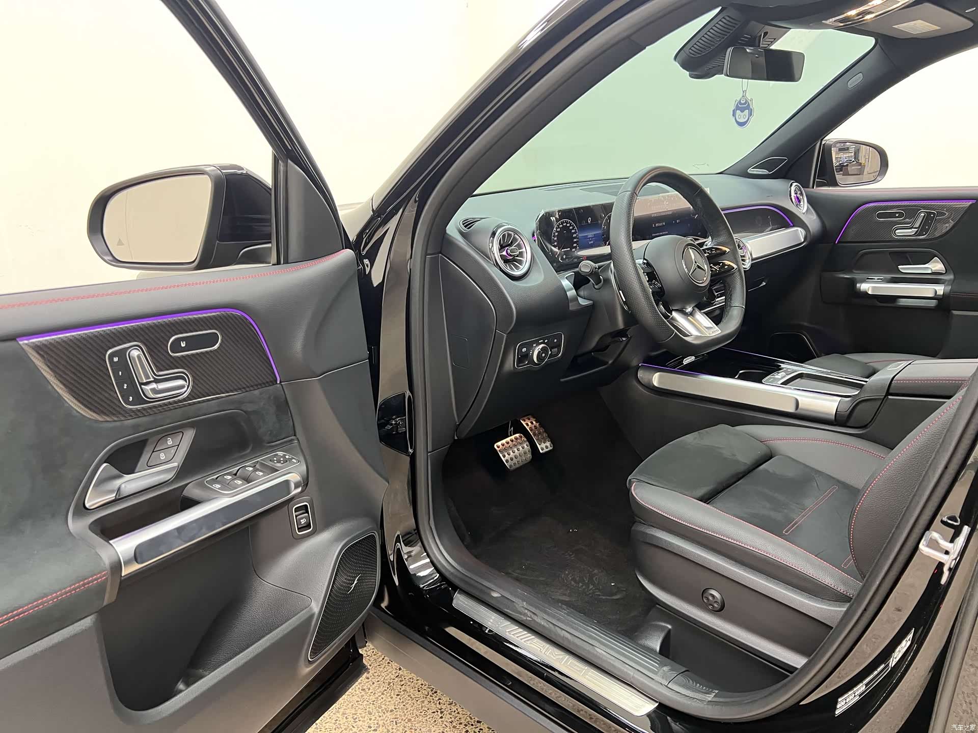 Mercedes-Benz GLB, 2025 11