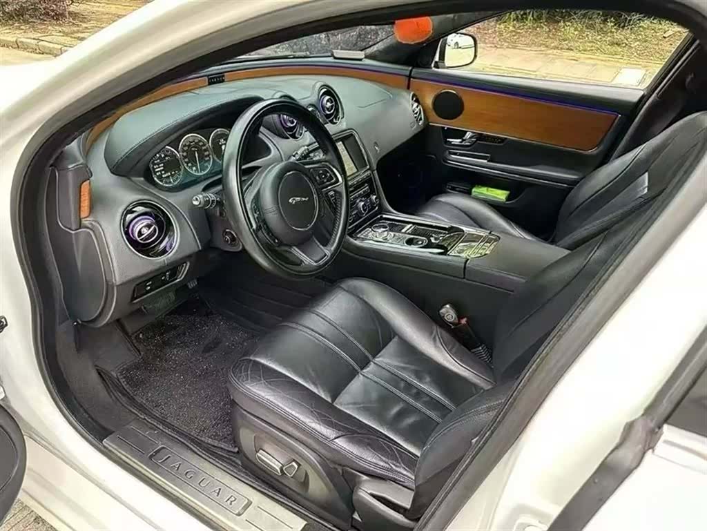 Jaguar XJ, 2013 3