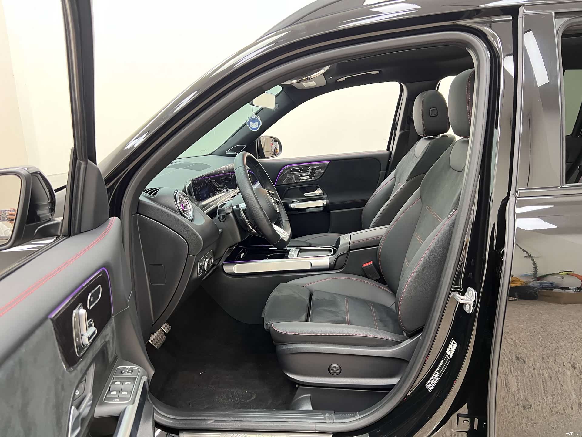 Mercedes-Benz GLB, 2025 12