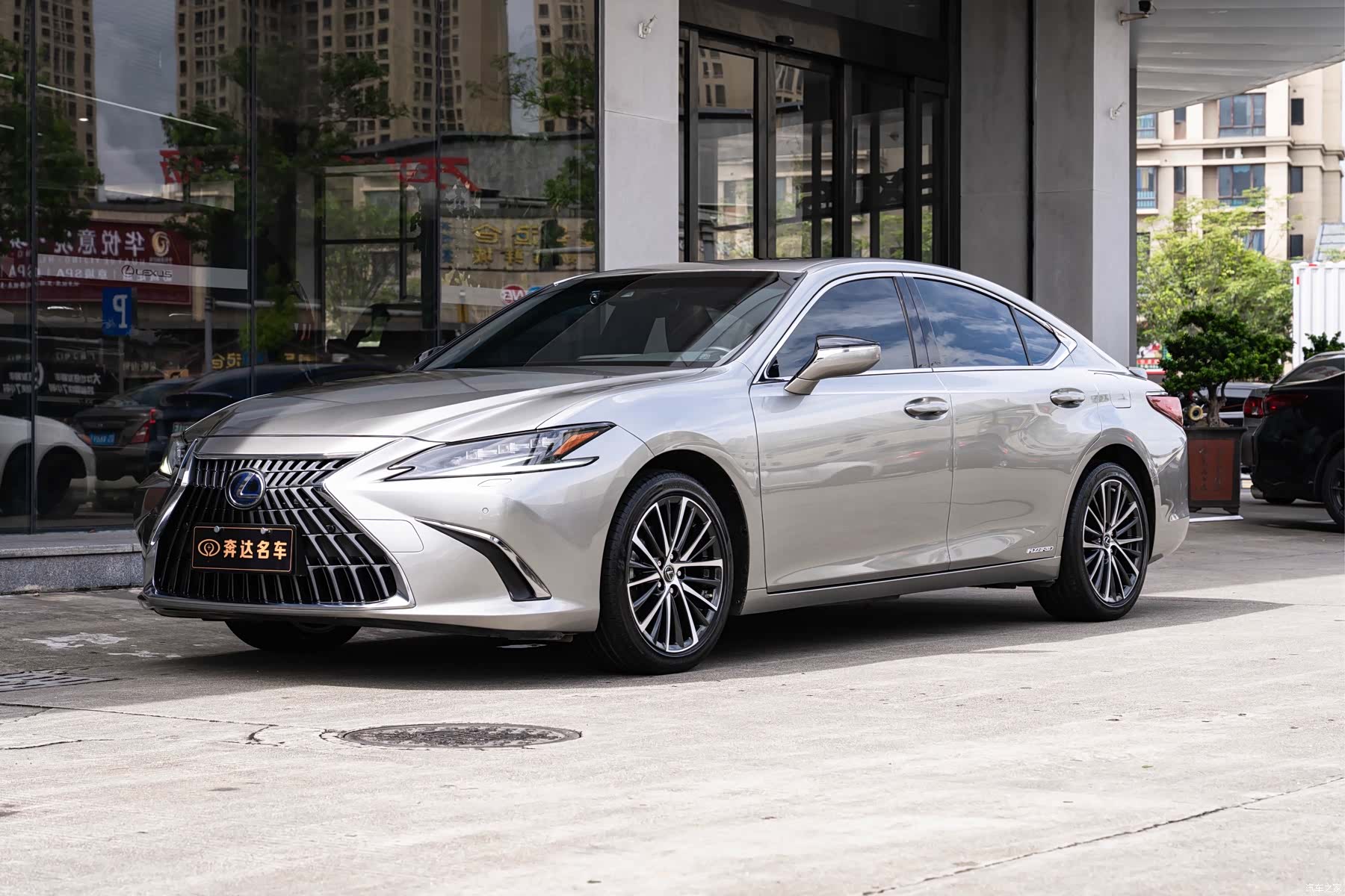 Lexus ES