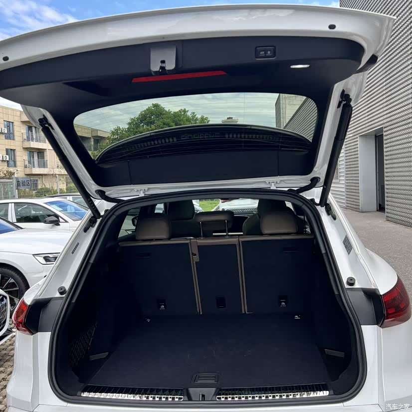Audi Q5L, 2025 11