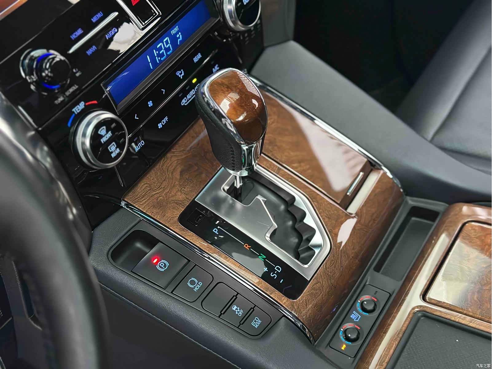 Toyota Alphard, 2020 19