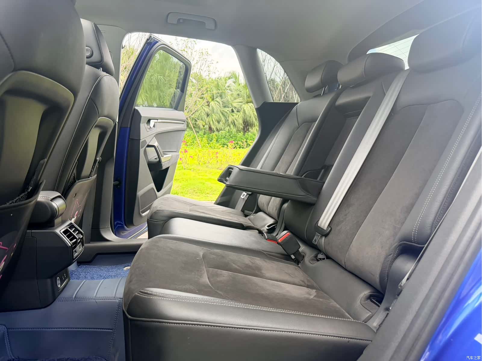 Audi Q3, 2022 10
