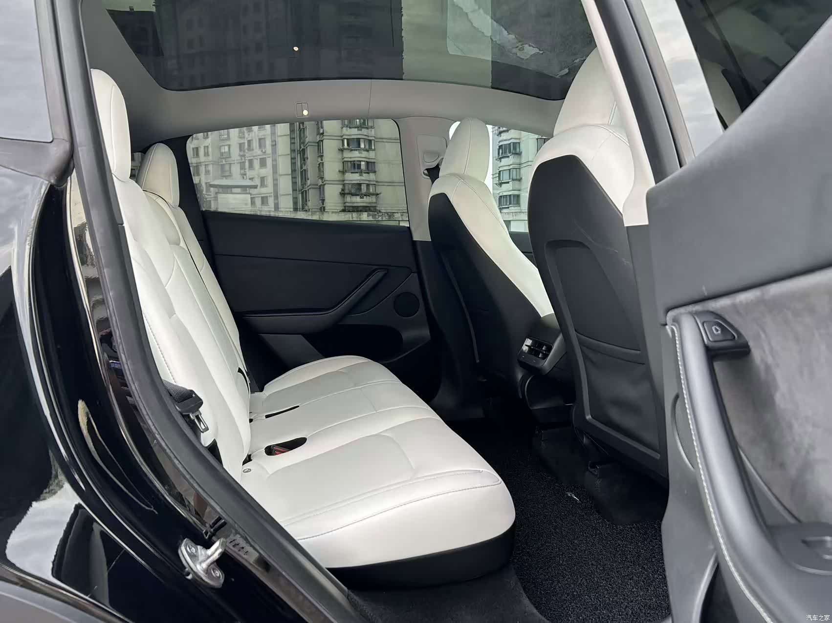 Tesla Model Y, 2022 19