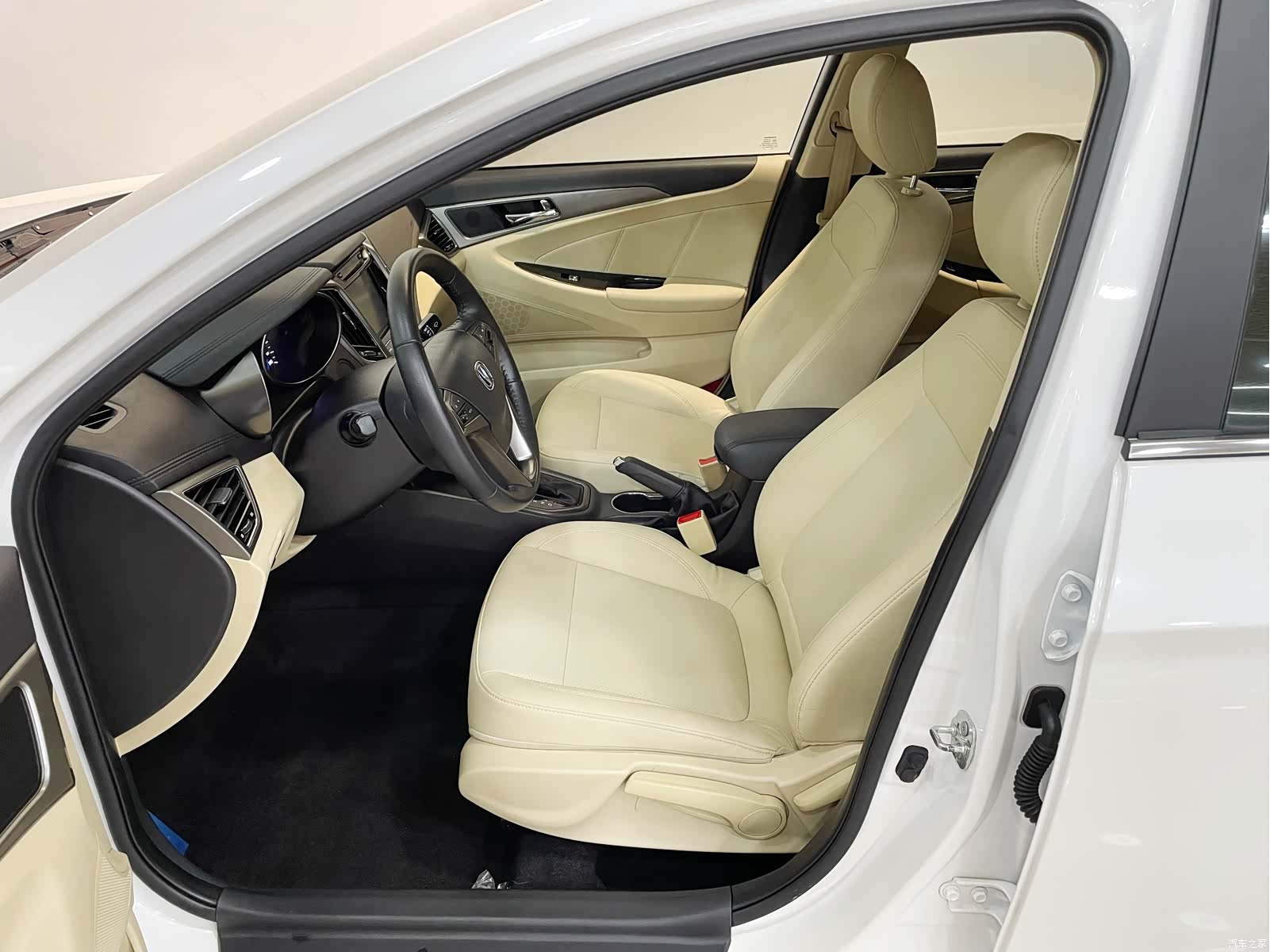 Changan Eado, 2017 15