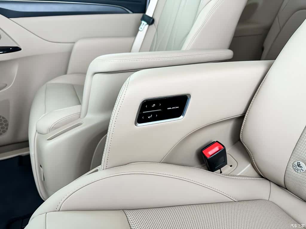 Buick GL8, 2025 9