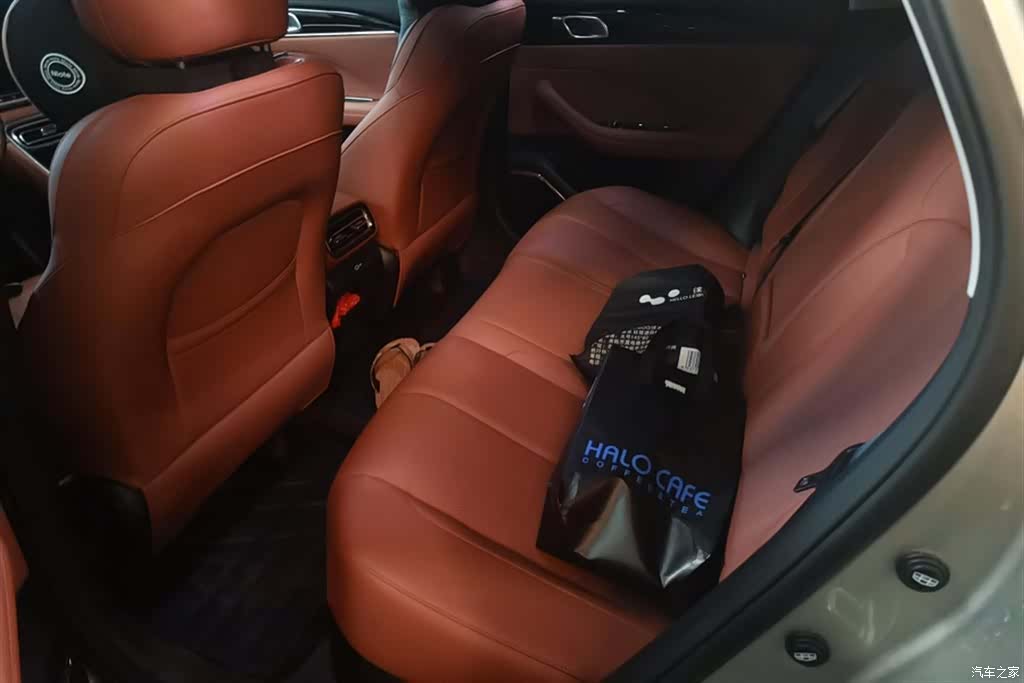 Geely Emgrand, 2026 11
