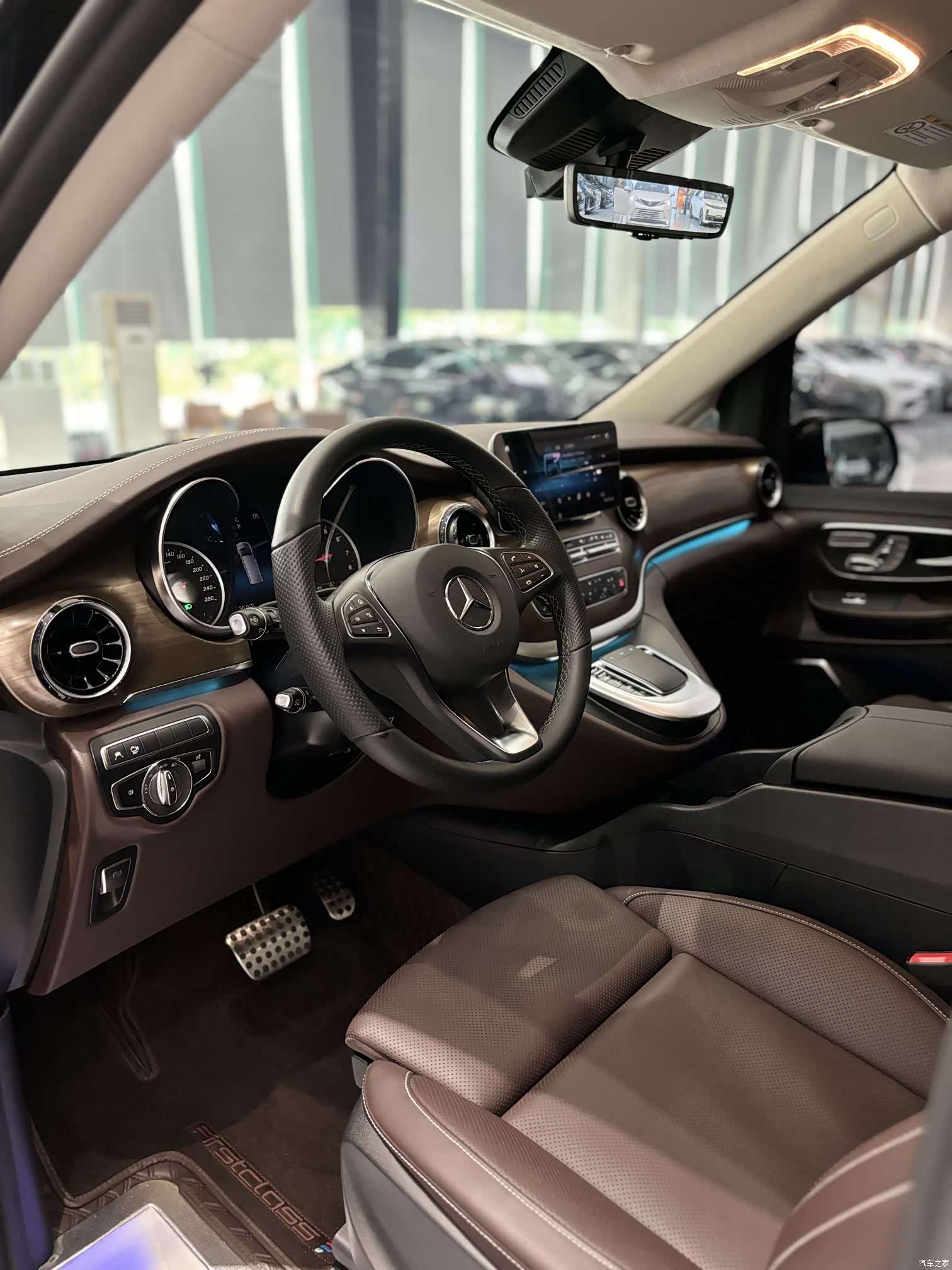 Mercedes-Benz V-Class, 2023 4