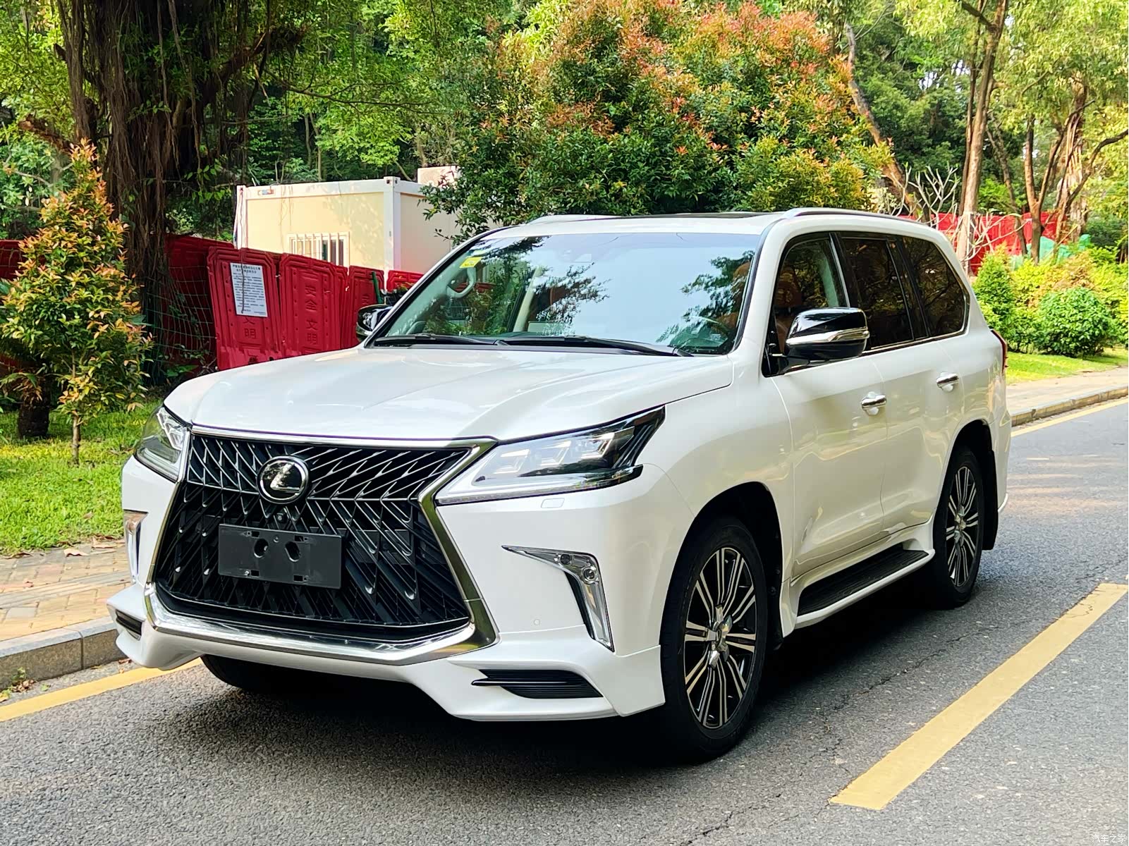 Lexus LX