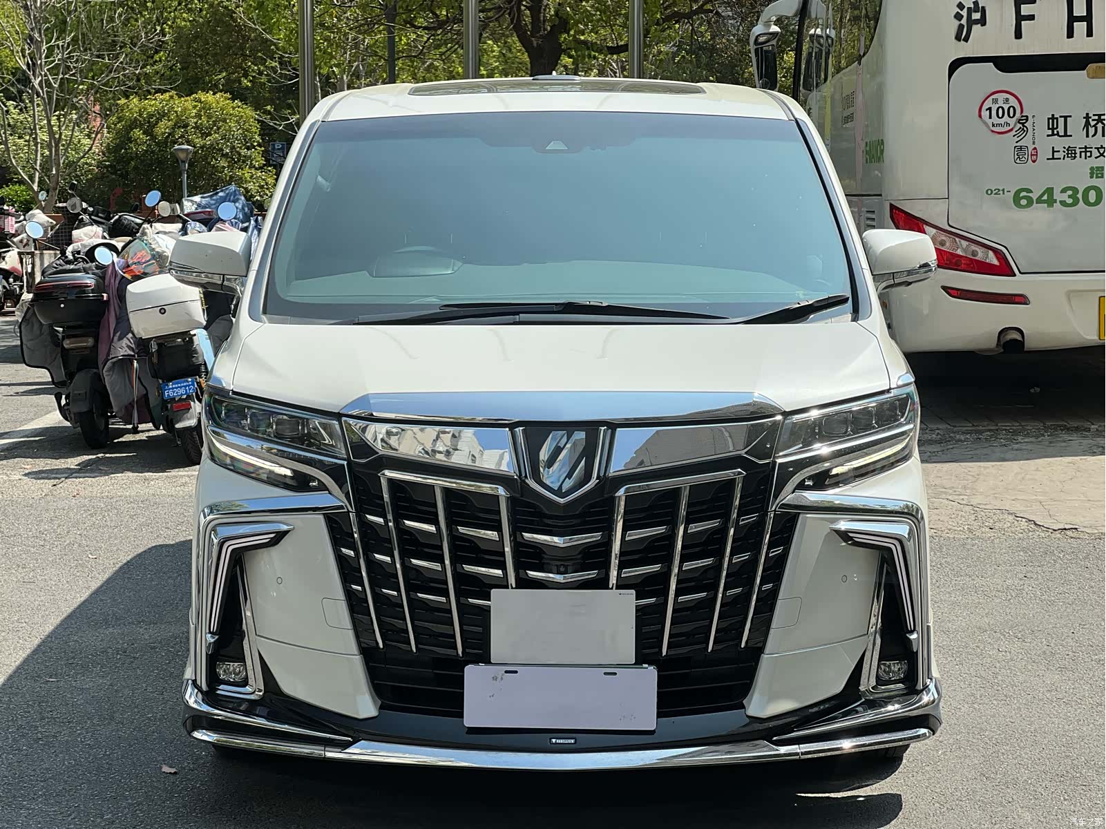Toyota Alphard, 2025 2