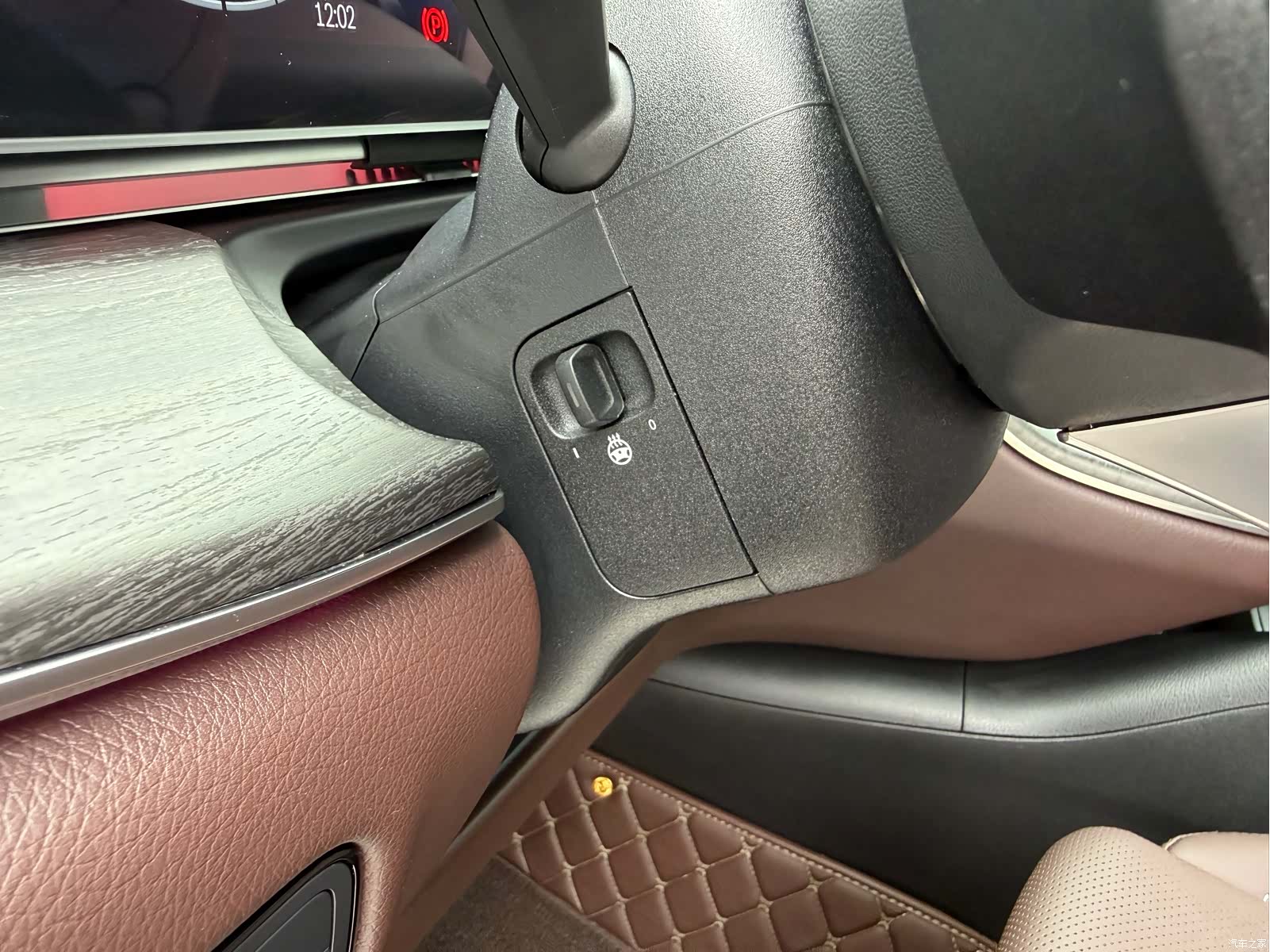 Mercedes-Benz V-Class, 2024 18