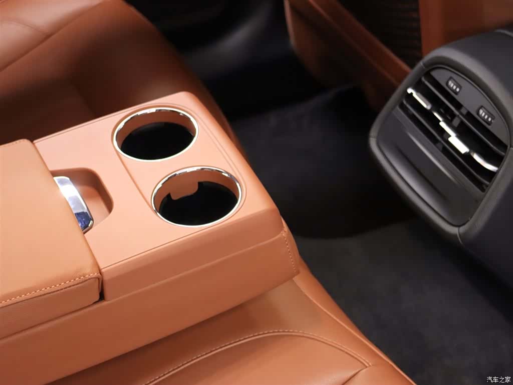 Maserati Ghibli, 2023 19