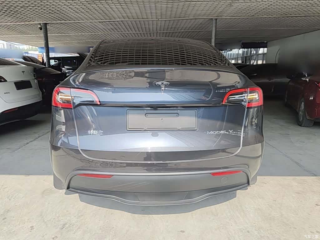 Tesla Model Y, 2024 6