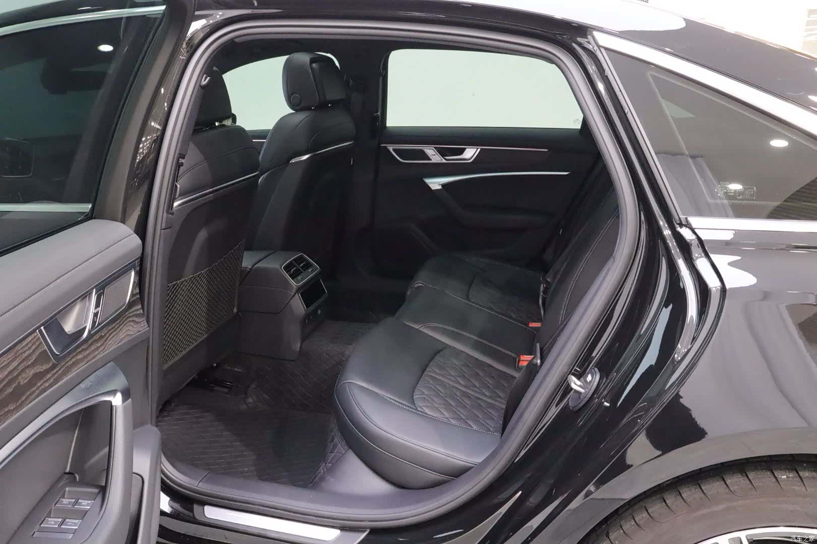 Audi A6L, 2025 11