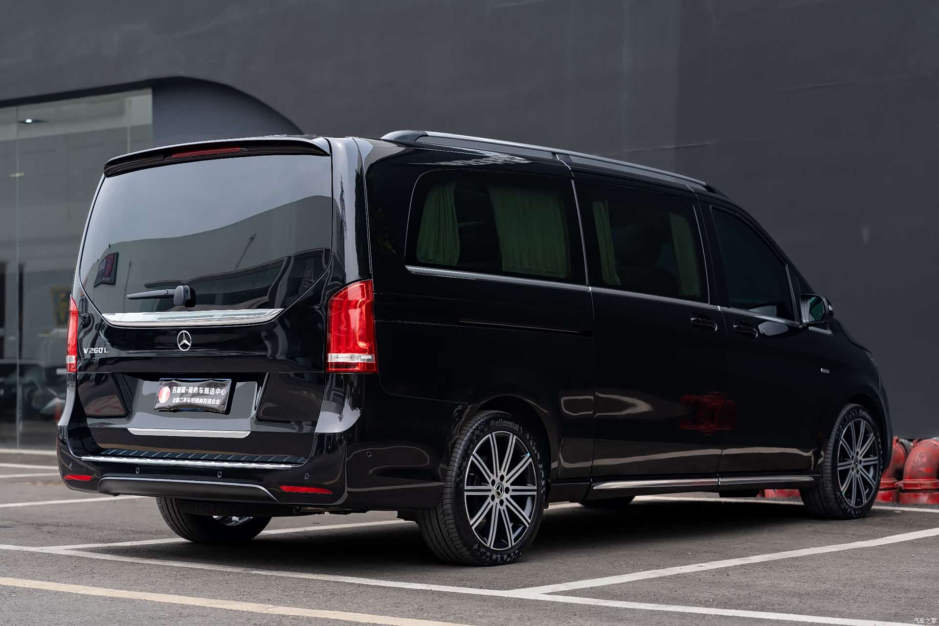 Mercedes-Benz V-Class, 2024 19