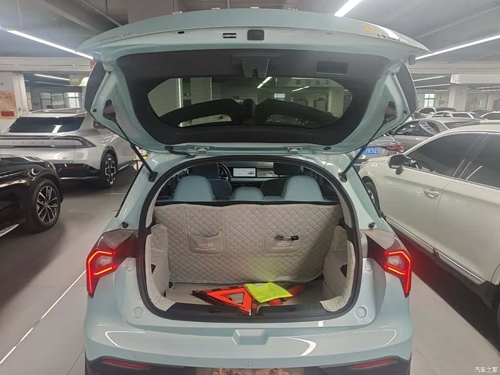 Geely E, 2023 15
