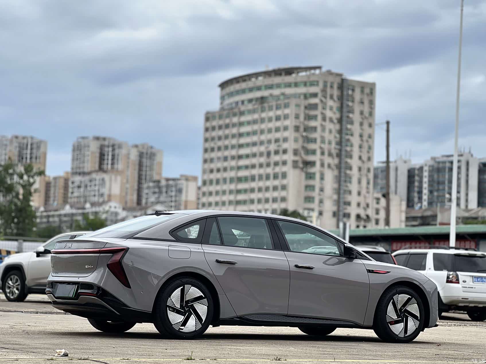 Hongqi H7, 2025 9