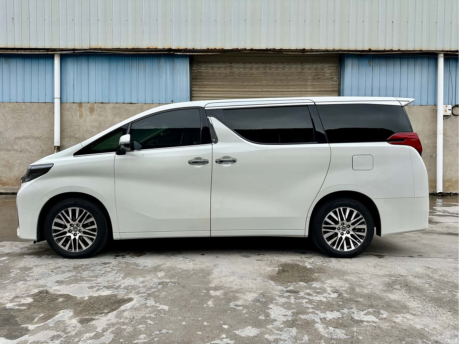 Toyota Alphard, 2016 4