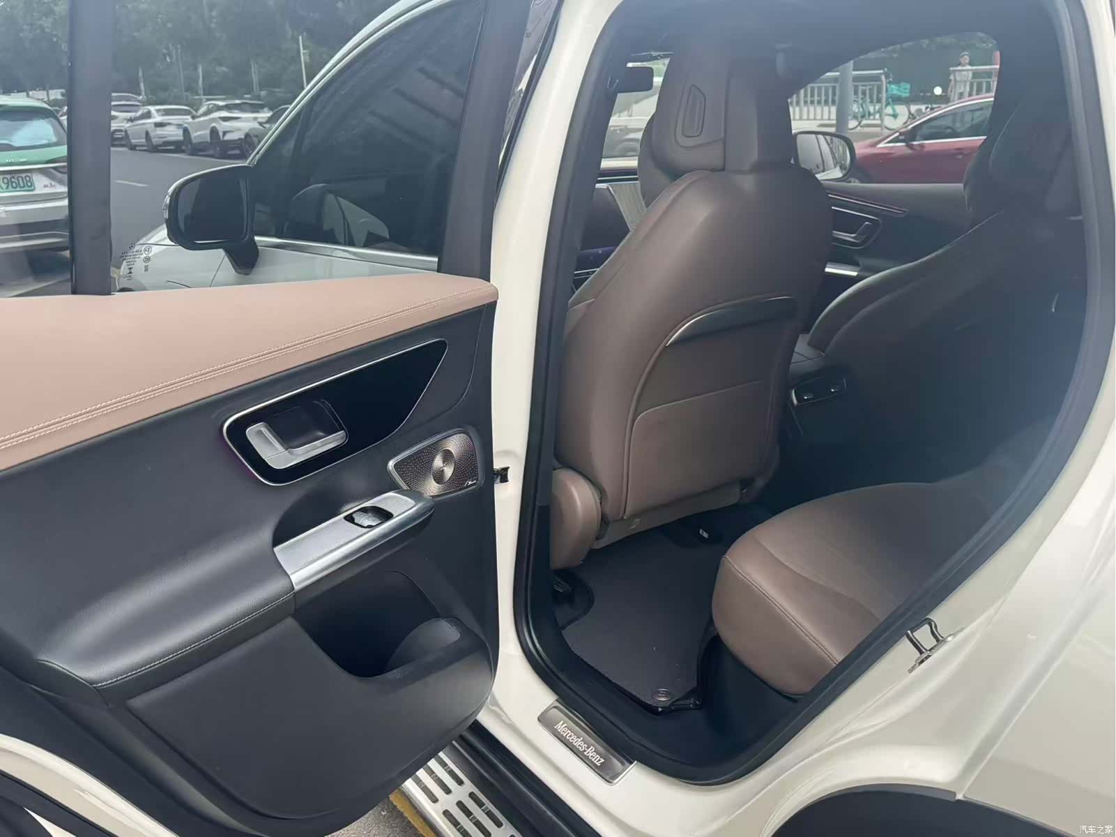 Mercedes-Benz EQE, 2023 11