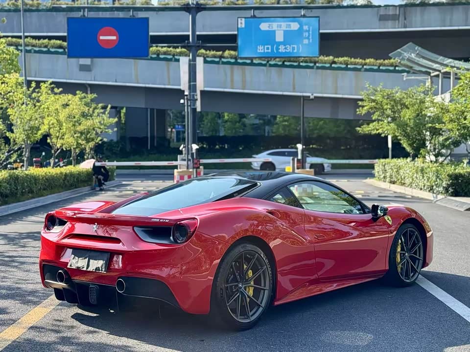 Ferrari 488