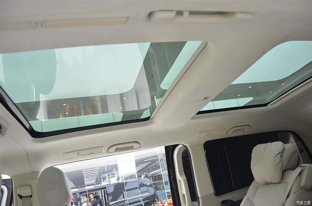 Mercedes-Benz V-Class, 2026 11