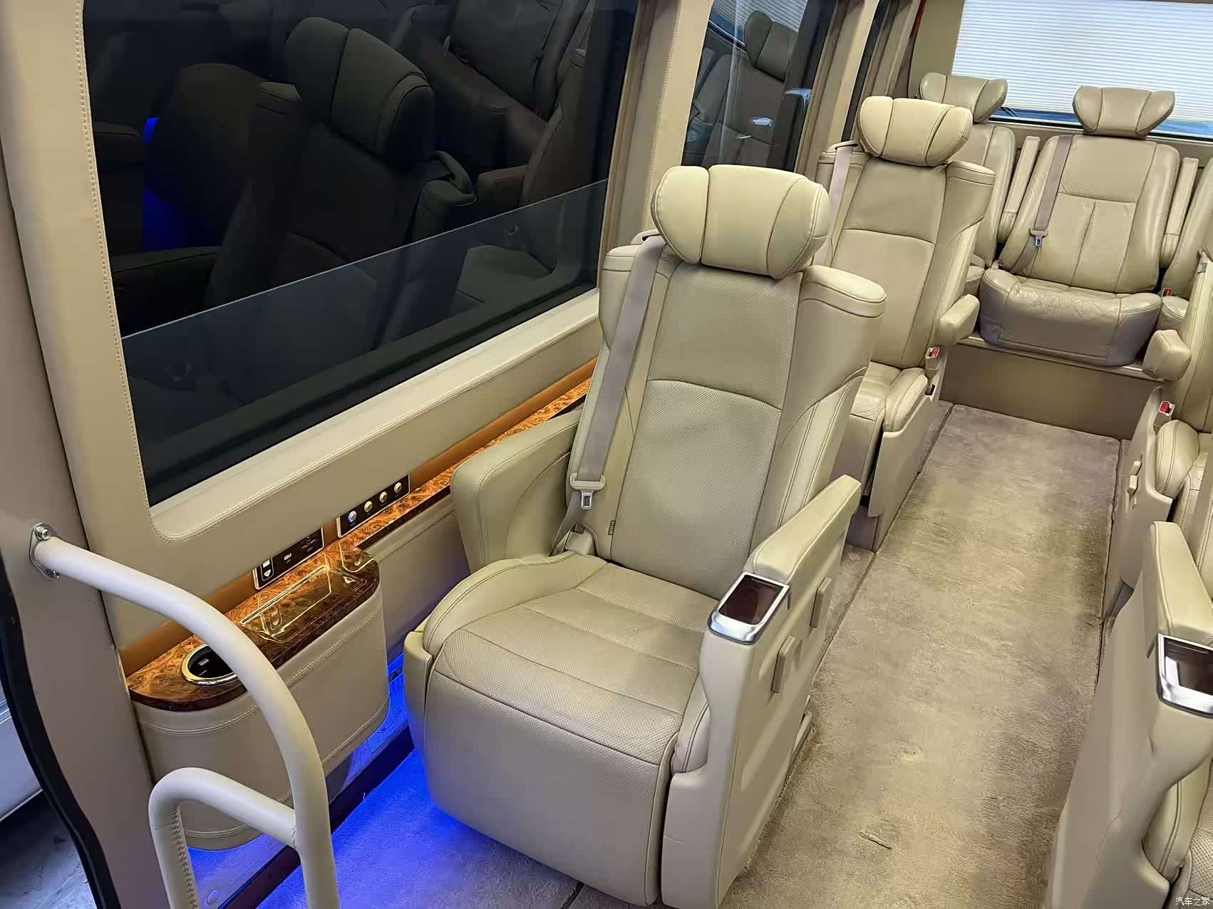 Toyota Coaster, 2017 16