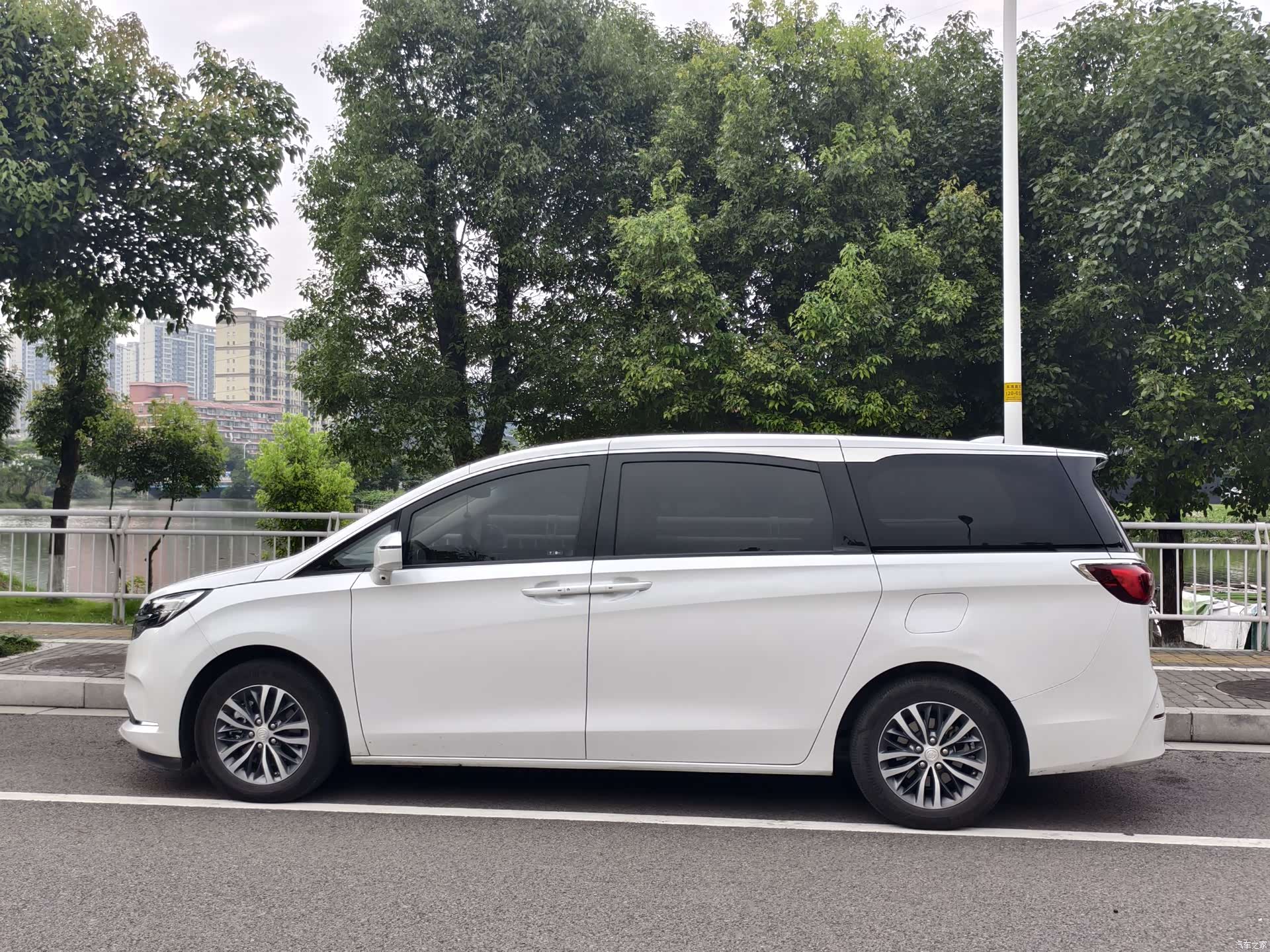 Buick GL8, 2022 6