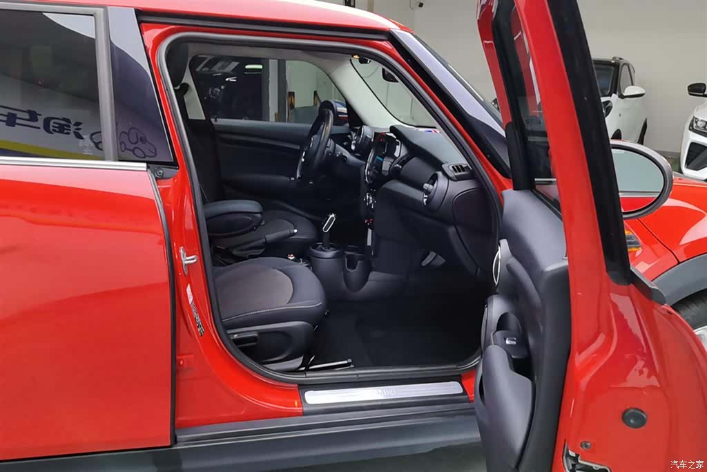 Mini ONE, 2019 8