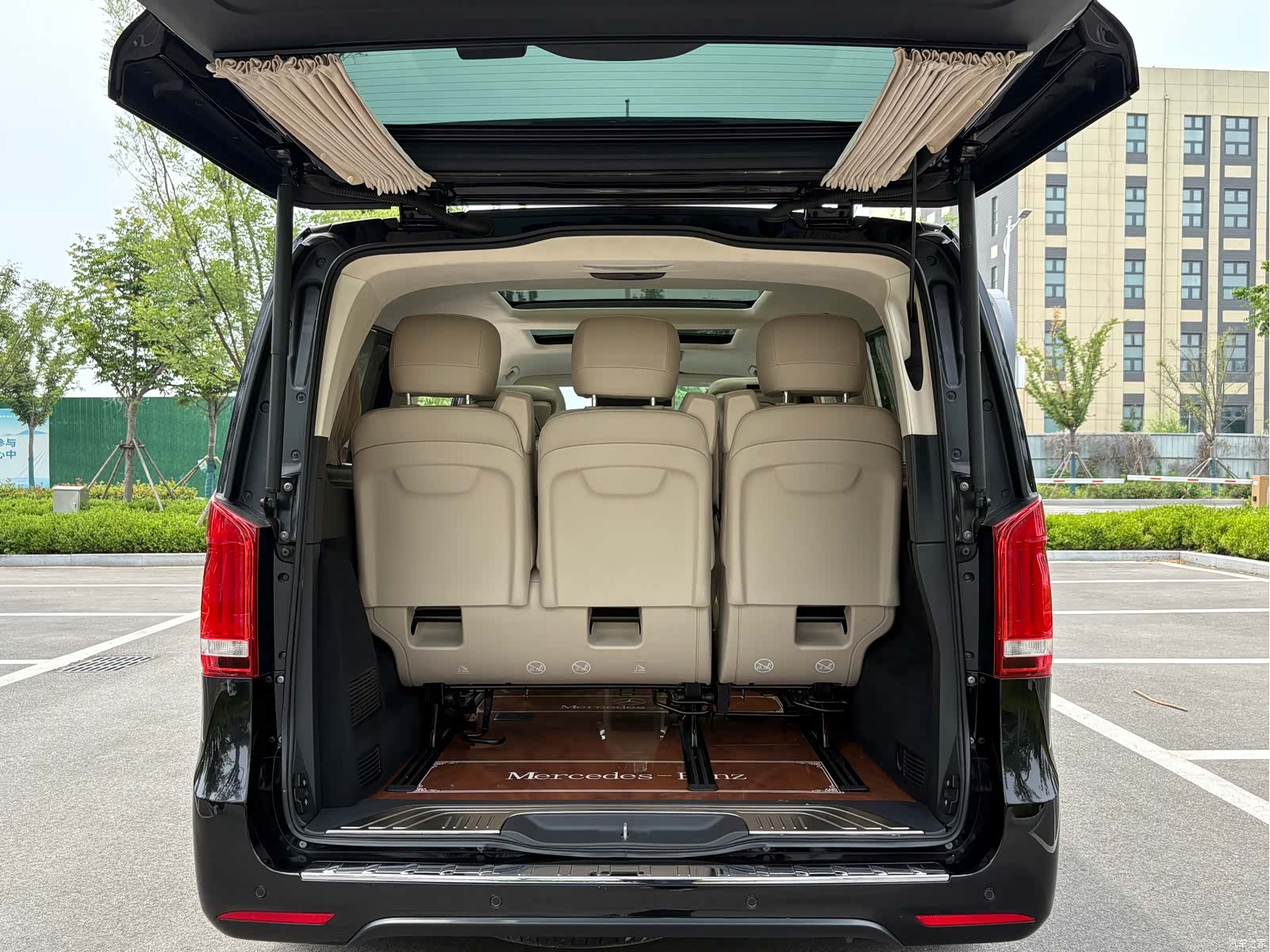Mercedes-Benz V-Class, 2022 13