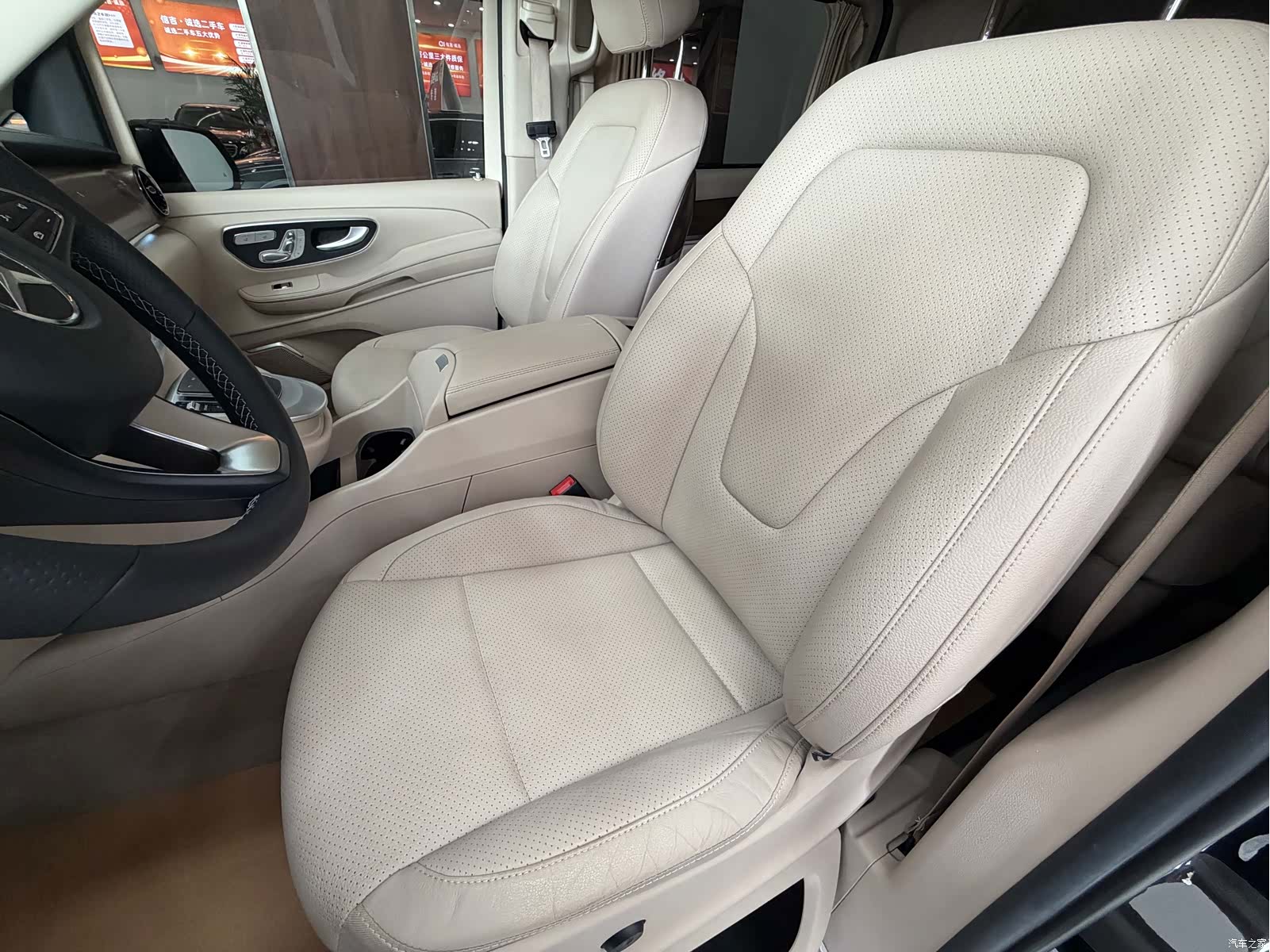 Mercedes-Benz V-Class, 2021 13