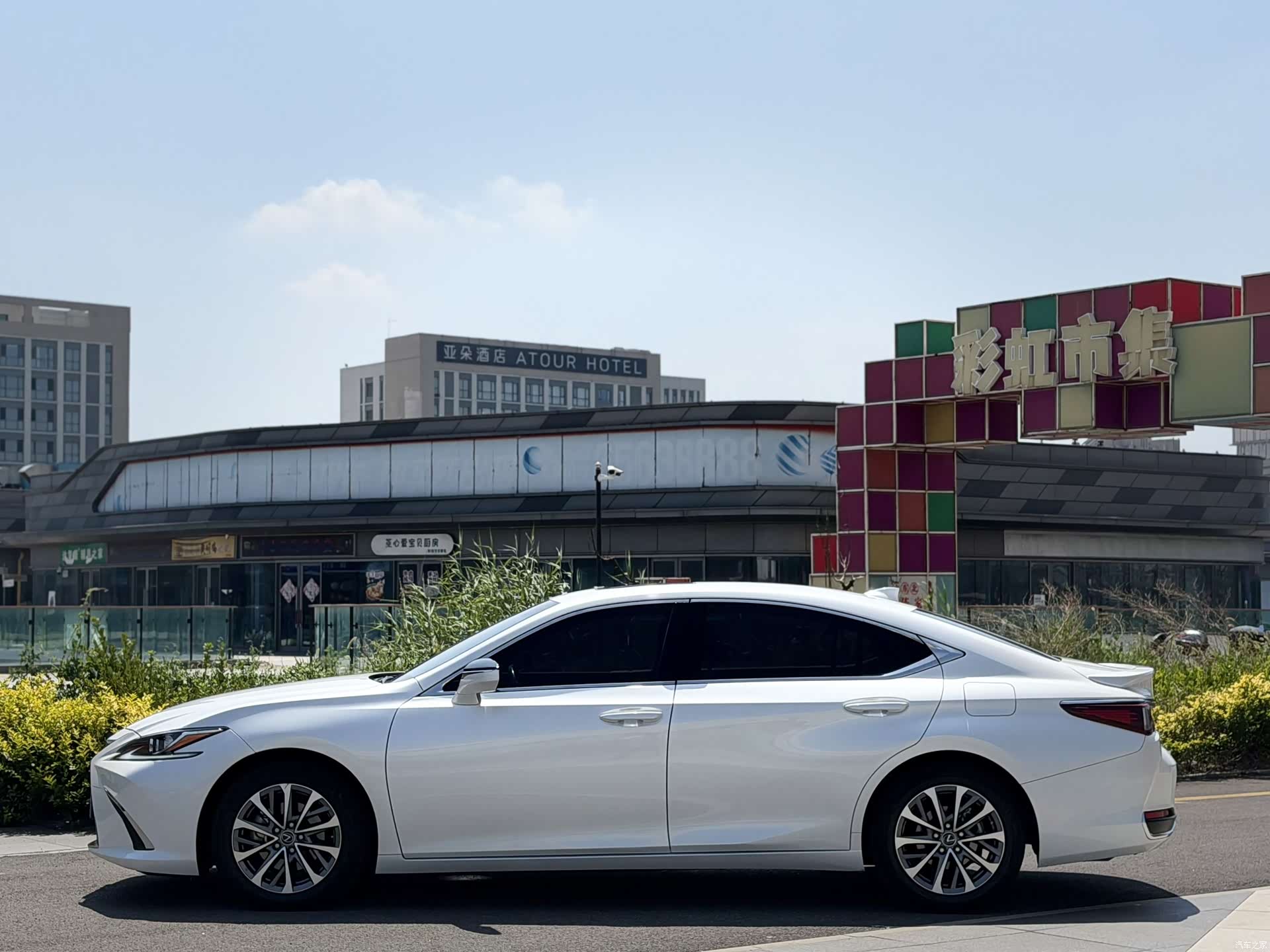Lexus ES, 2024 4