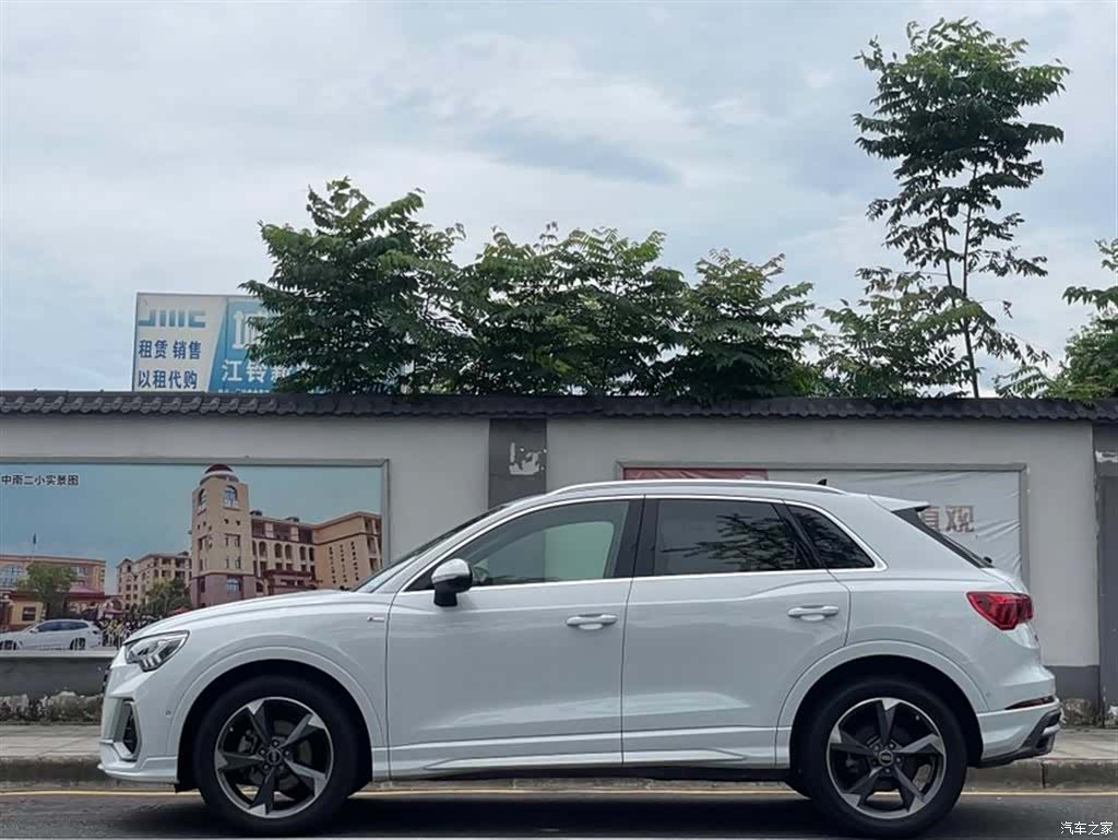 Audi Q3, 2022 3