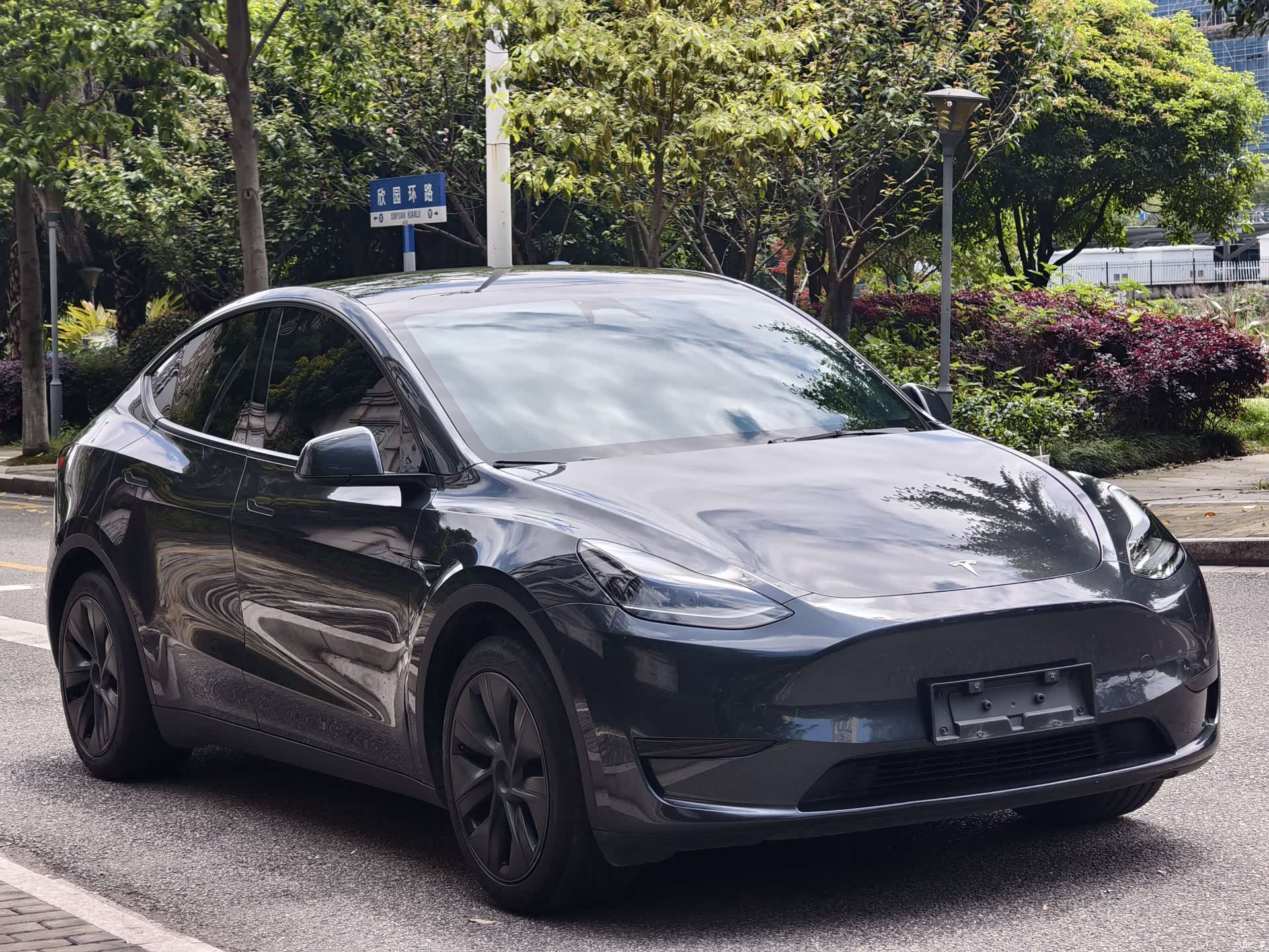 Tesla Model Y, 2025 3
