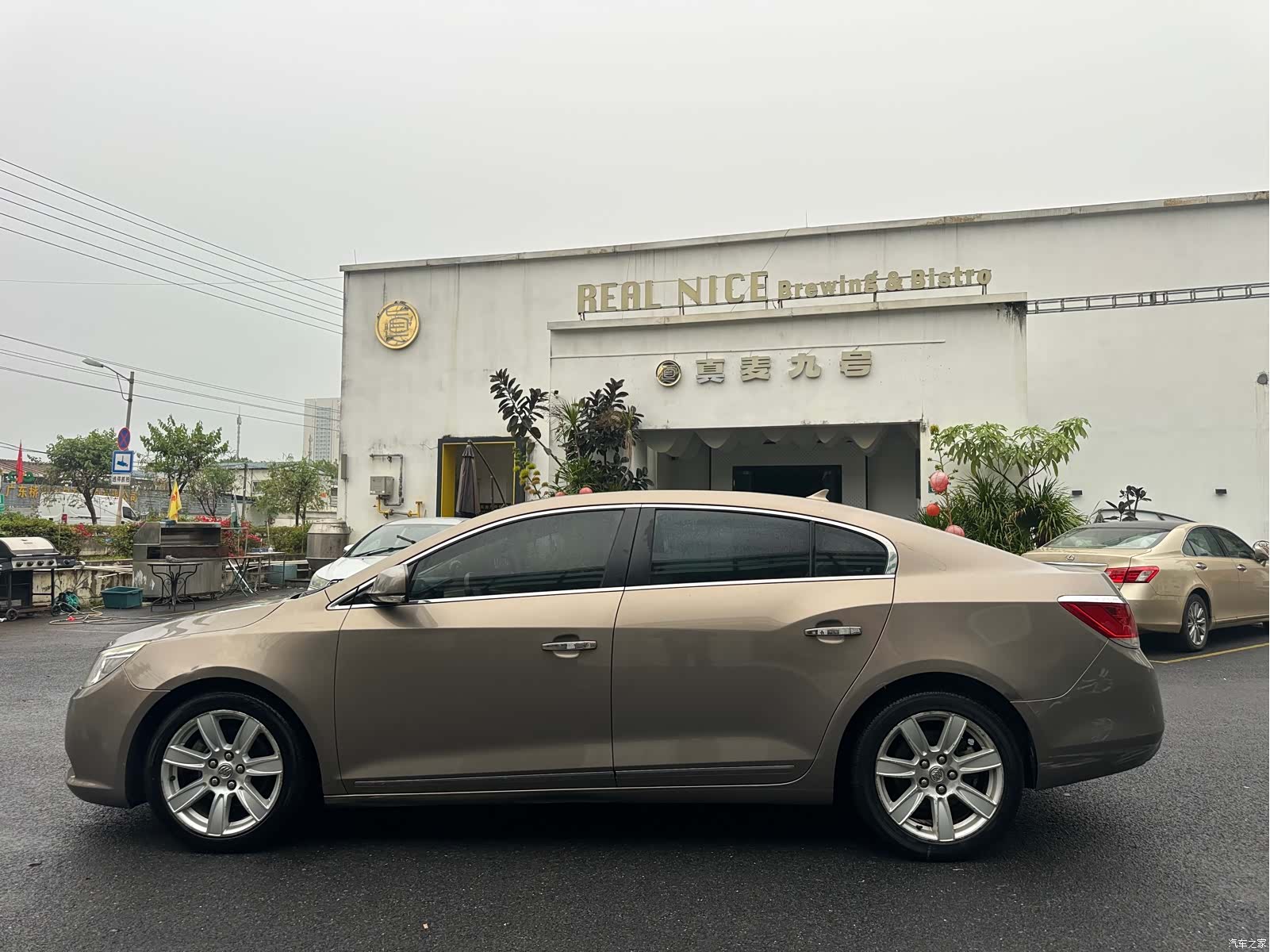Buick LaCrosse, 2011 8