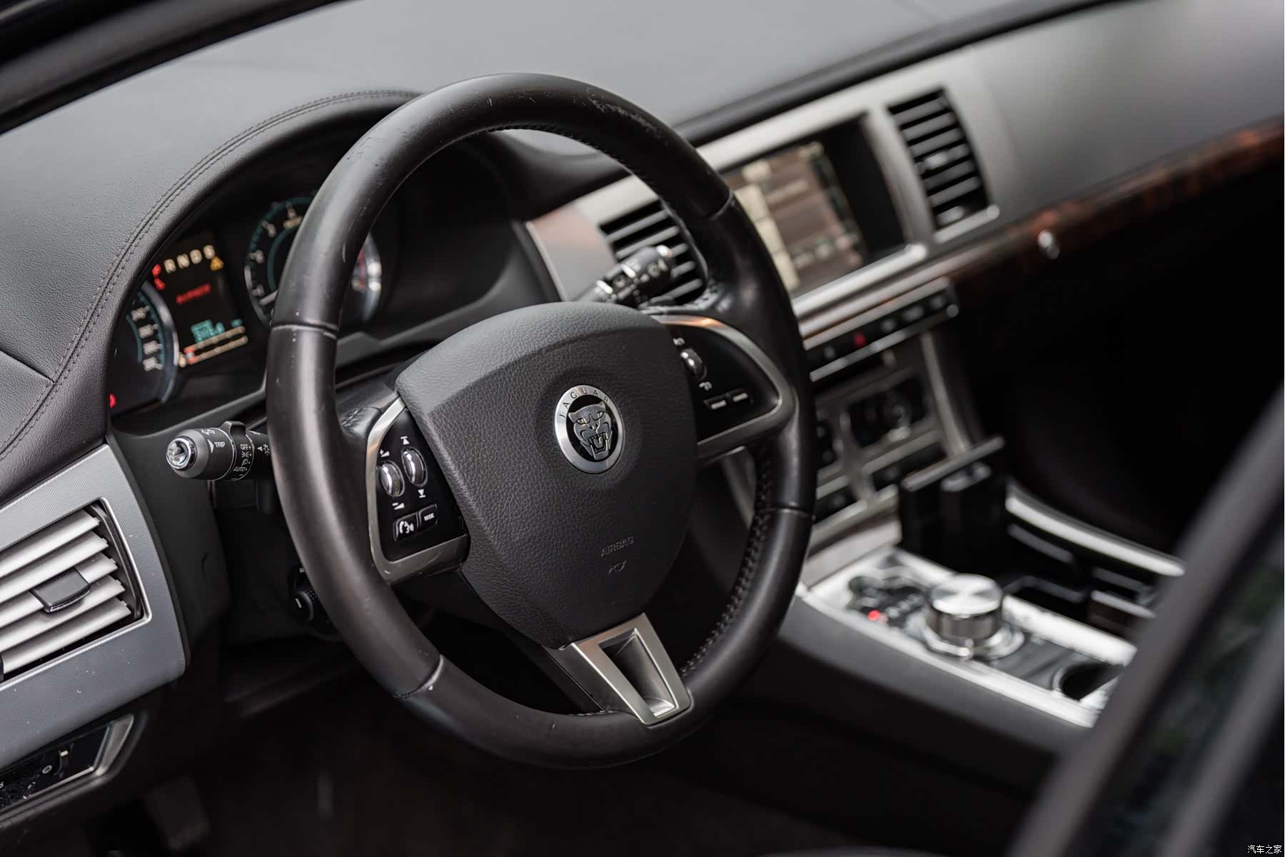 Jaguar XF, 2011 6