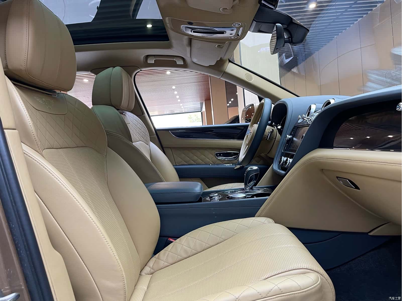 Bentley Bentayga, 2017 6