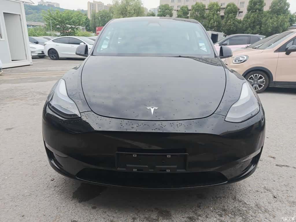 Tesla Model Y, 2022 3