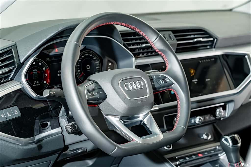 Audi Q3, 2023 10