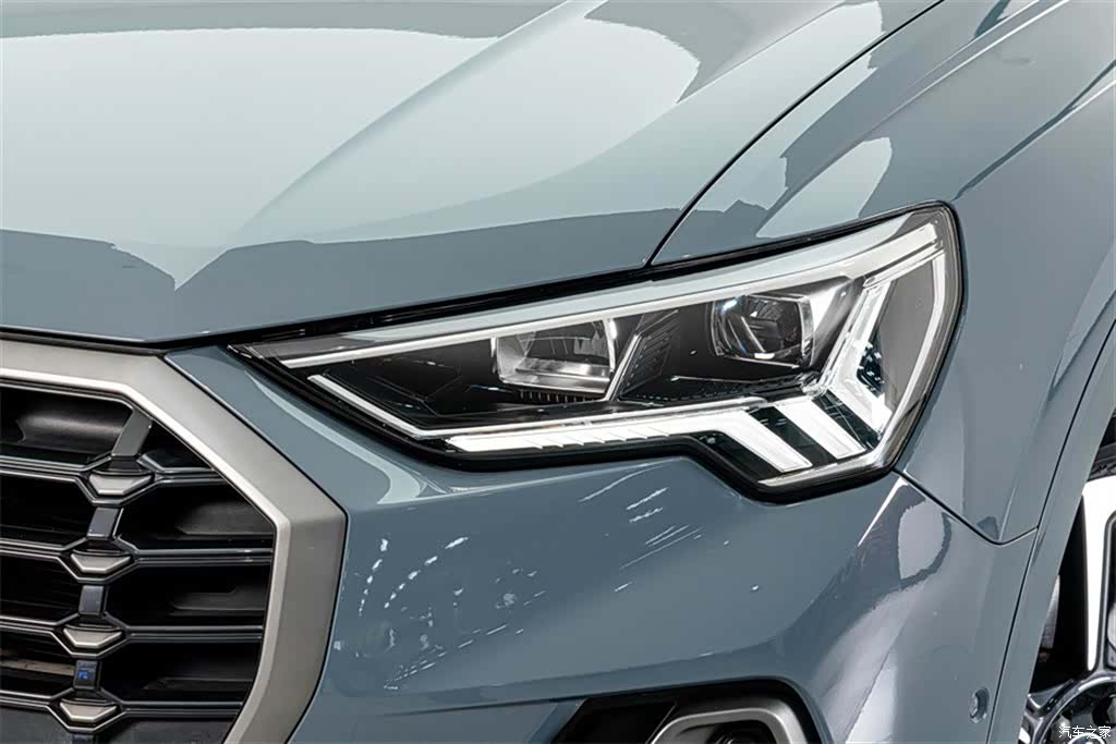 Audi Q3, 2023 4